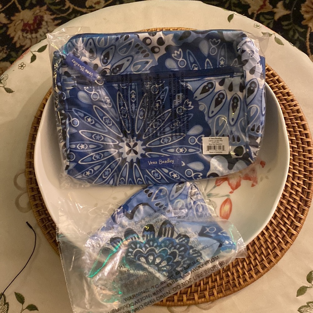 🌻SALE🌻Belt Bag from Vera Bradley with Matching Mask😷